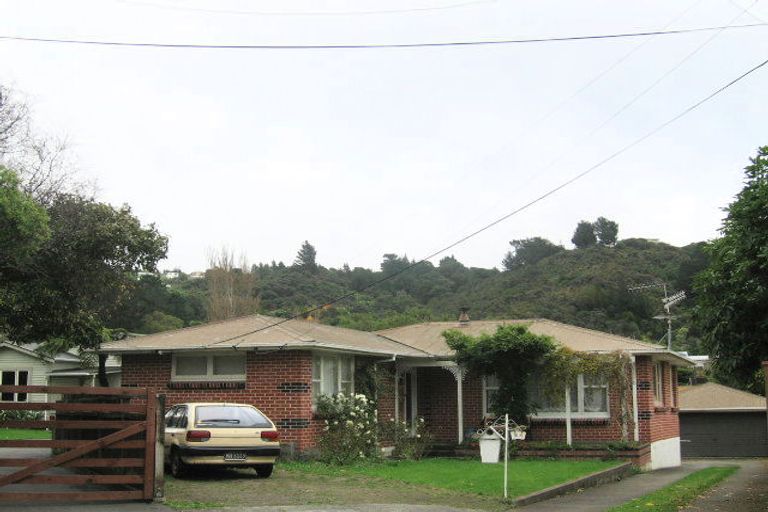 Photo of property in 5a Kapuranga Grove, Stokes Valley, Lower Hutt, 5019