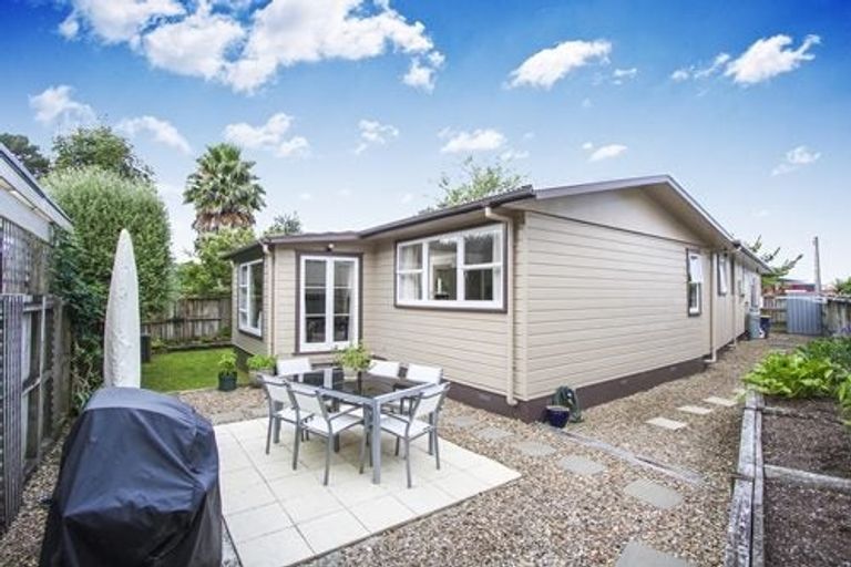 Photo of property in 1/75 Rosedale Road, Pinehill, Auckland, 0632