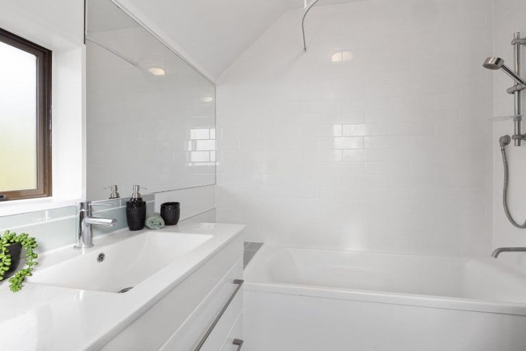 Photo of property in 14 Kiwi Avenue, Forest Lake, Hamilton, 3200