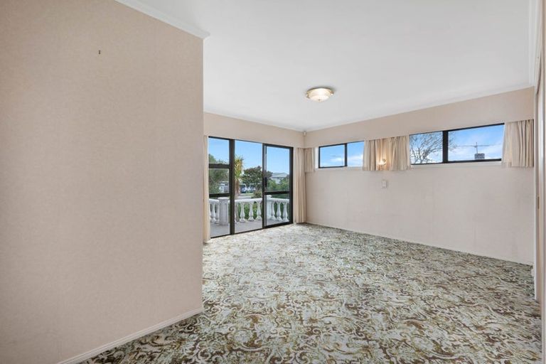 Photo of property in 44 Bradbury Road, Botany Downs, Auckland, 2010