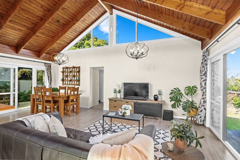 Photo of property in 21 Montclair Rise, Browns Bay, Auckland, 0630