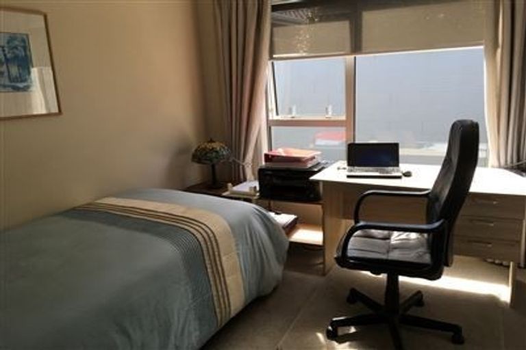 Photo of property in 25d Saltburn Road, Milford, Auckland, 0620