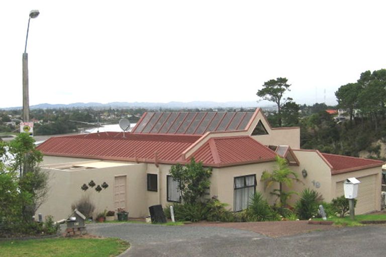 Photo of property in 19 Constable Lane, West Harbour, Auckland, 0618