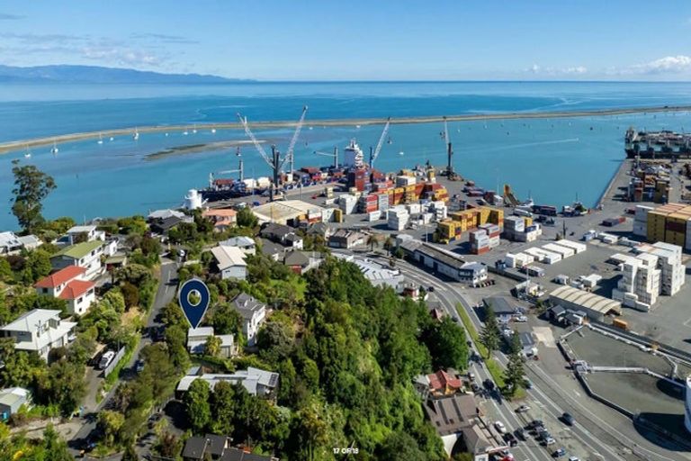 Photo of property in 52 Queens Road, Stepneyville, Nelson, 7010