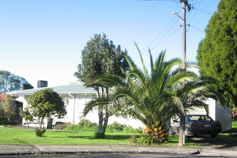 Photo of property in 8 Lyndon Place, Manurewa, Auckland, 2102