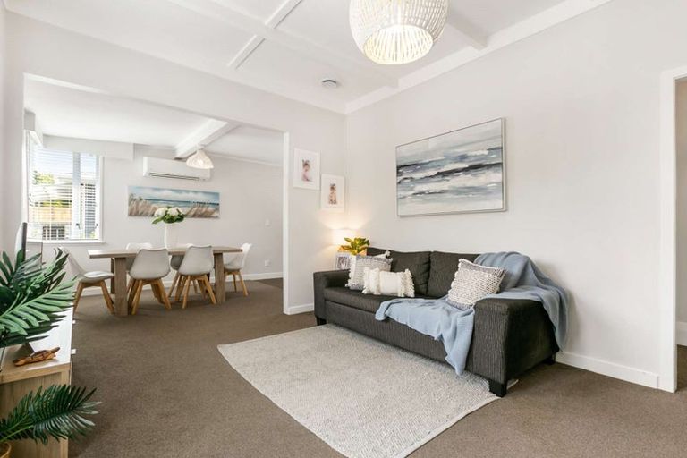 Photo of property in 117 Beach Haven Road, Beach Haven, Auckland, 0626