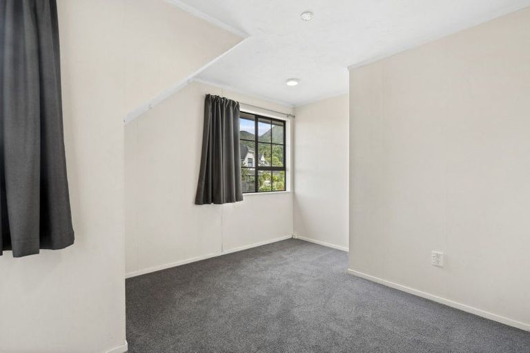 Photo of property in 42 Satara Crescent, Khandallah, Wellington, 6035