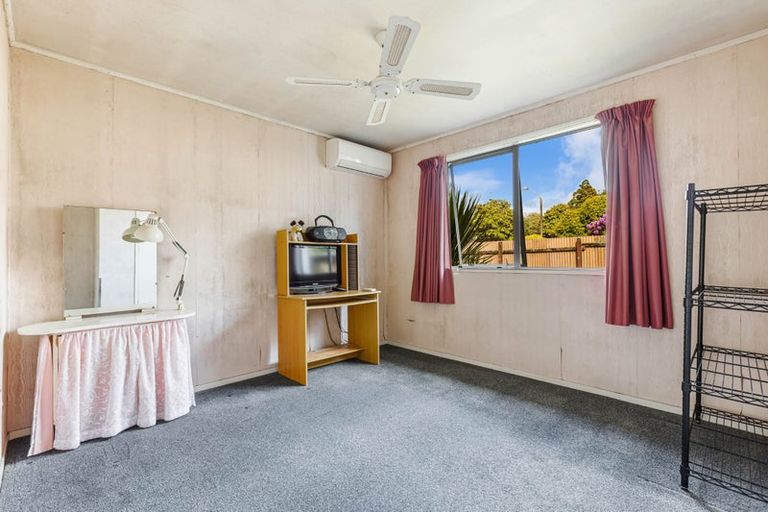 Photo of property in 14 Benita Place, Sunnyvale, Auckland, 0612