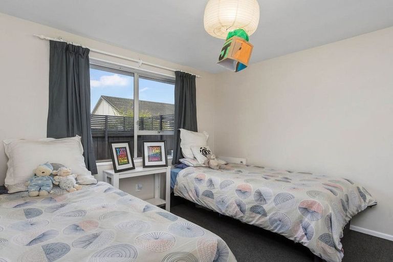Photo of property in 1/221 Queenspark Drive, Parklands, Christchurch, 8083
