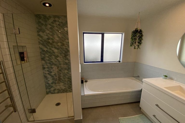 Photo of property in 121 Torkar Road, Clarks Beach, 2122