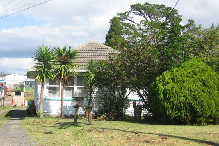 Photo of property in 18 Albert Road, Kelston, Auckland, 0602