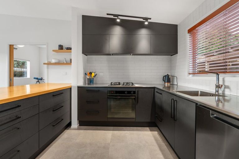 Photo of property in 35 Waikana Street, Broad Bay, Dunedin, 9014