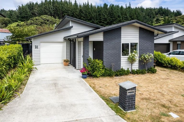 Photo of property in 21 Somerby Mews, Silverstream, Upper Hutt, 5019