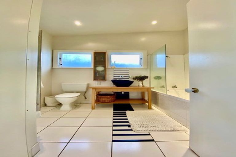 Photo of property in 10 Moir Street, Mount Victoria, Wellington, 6011