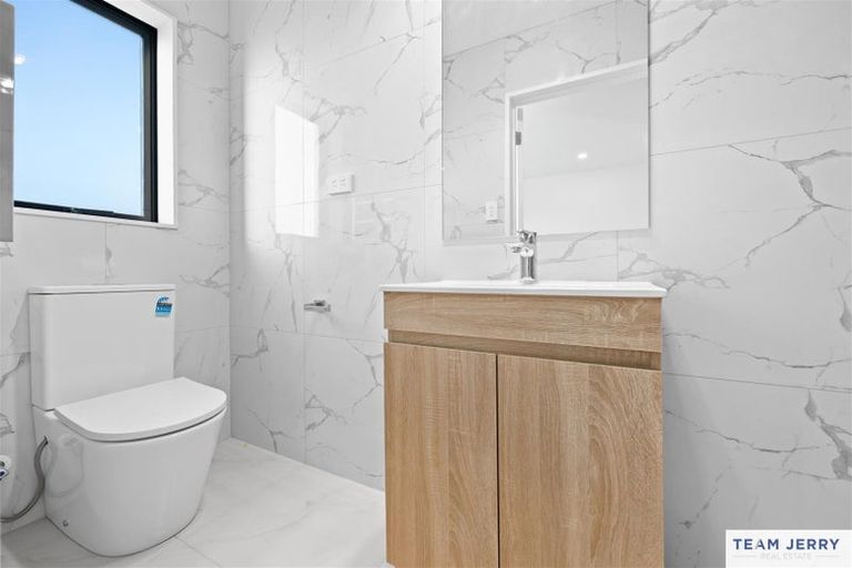 Photo of property in 49b Crestview Rise, Papakura, 2110