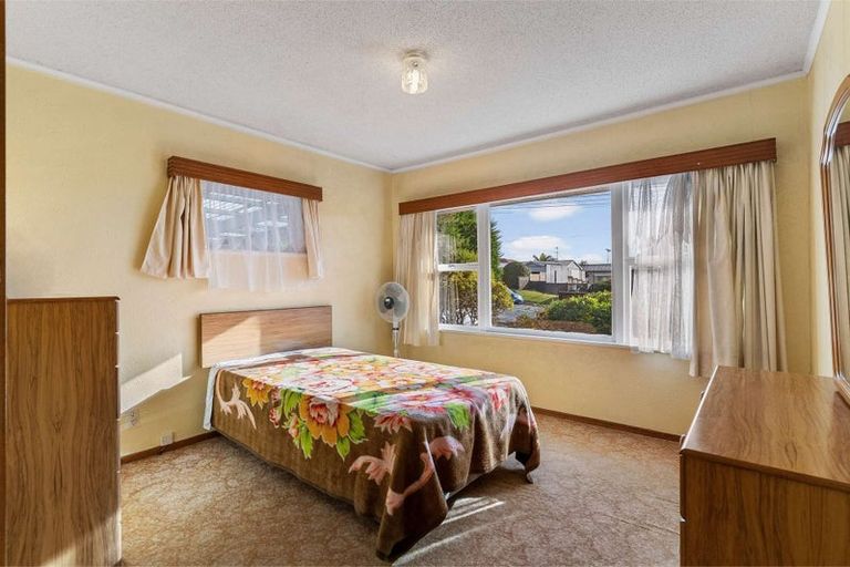 Photo of property in 201 Chivalry Road, Glenfield, Auckland, 0629