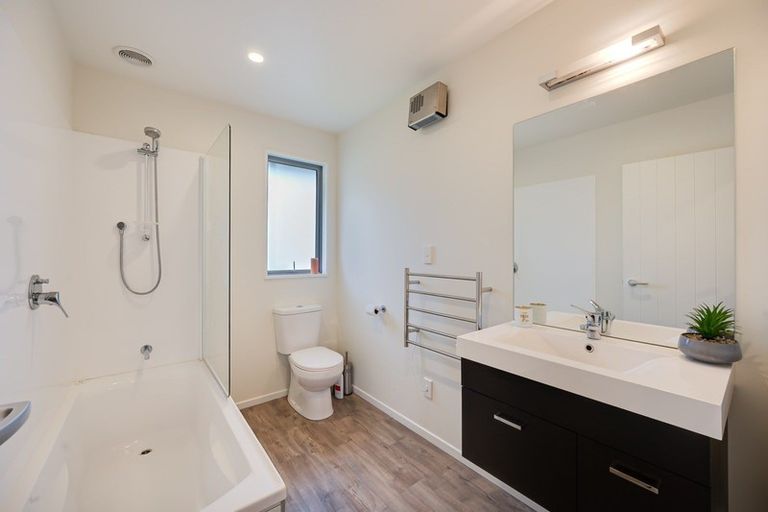 Photo of property in 16 Oxfordshire Avenue, Lower Shotover, Queenstown, 9304