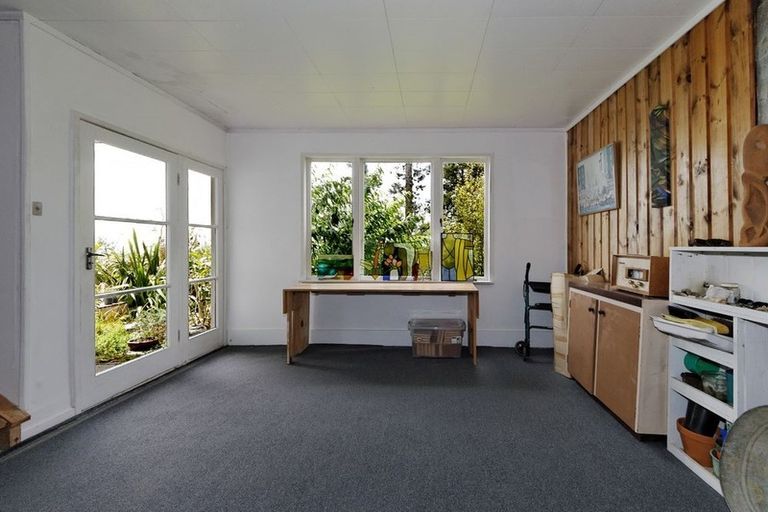 Photo of property in 3 Park Road, Titirangi, Auckland, 0604