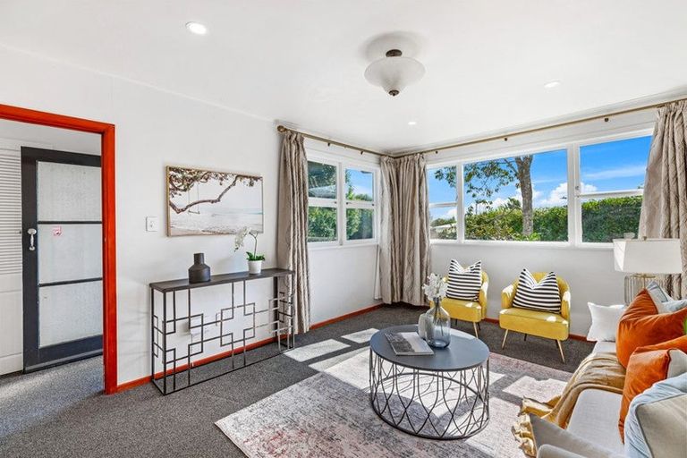 Photo of property in 1 Normandy Place, Henderson, Auckland, 0610