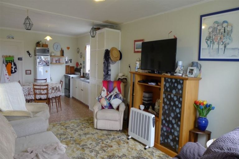 Photo of property in 2 Dawick Street, Foxton Beach, Foxton, 4815