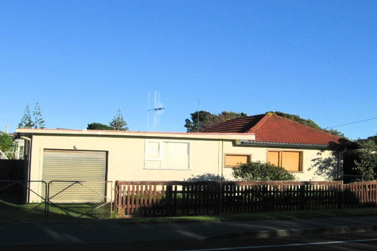 Photo of property in 17 Rangiuru Road, Otaki Beach, Otaki, 5512