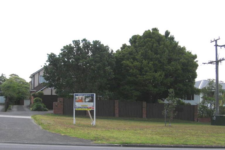 Photo of property in 2/262 East Coast Road, Forrest Hill, Auckland, 0620