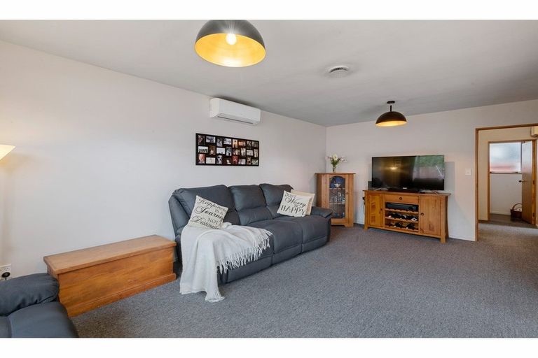Photo of property in 2/5 Broadbent Street, Riccarton, Christchurch, 8041