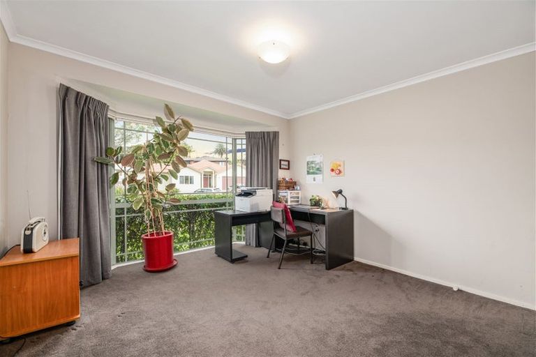 Photo of property in 120 Buscomb Avenue, Henderson, Auckland, 0610