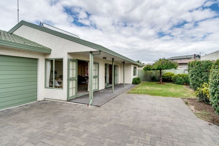 Photo of property in 8a Surrey Street, Taradale, Napier, 4112
