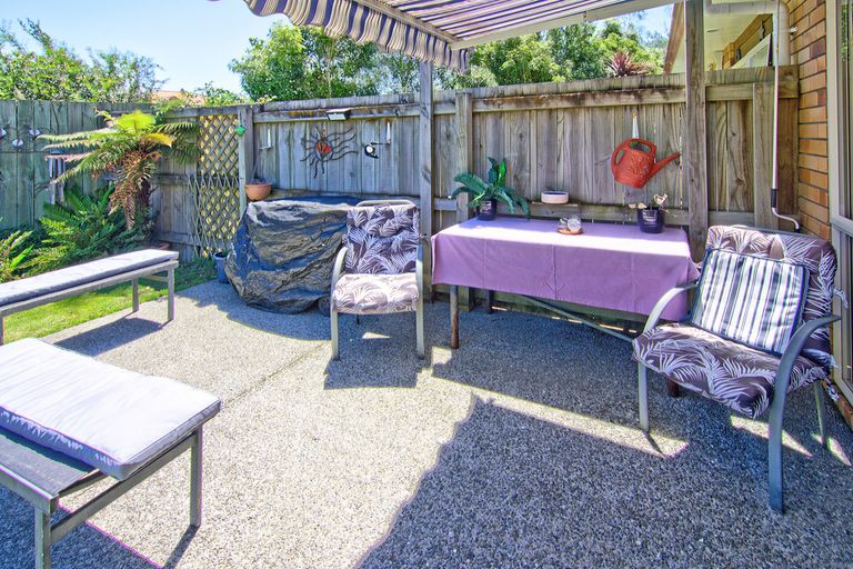 Photo of property in Holdsworth Villas, 11/2 William Donald Drive, Solway, Masterton, 5810