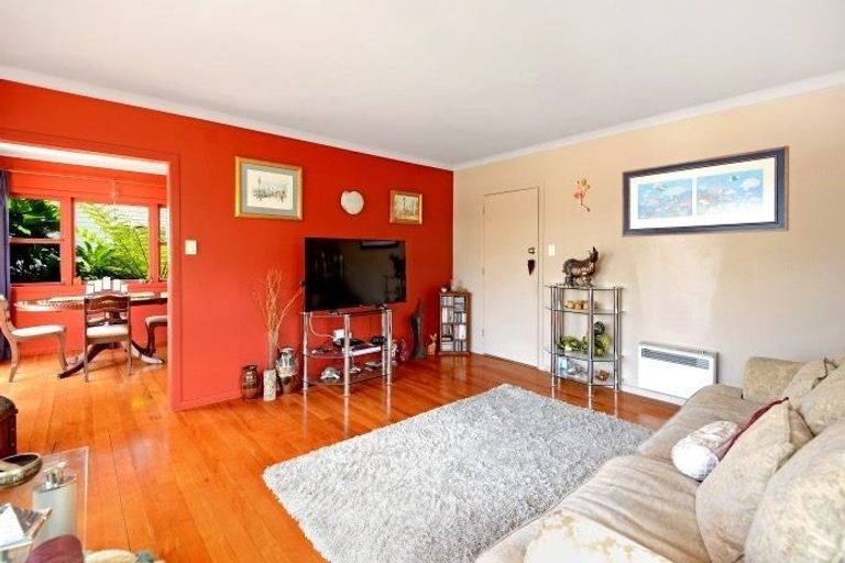 Photo of property in 1/556 East Coast Road, Windsor Park, Auckland, 0630