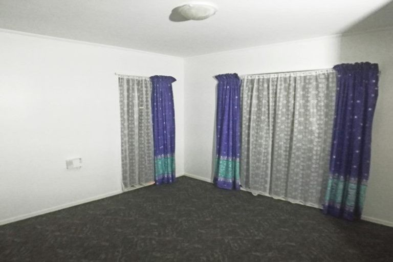 Photo of property in 53 Triangle Road, Massey, Auckland, 0614