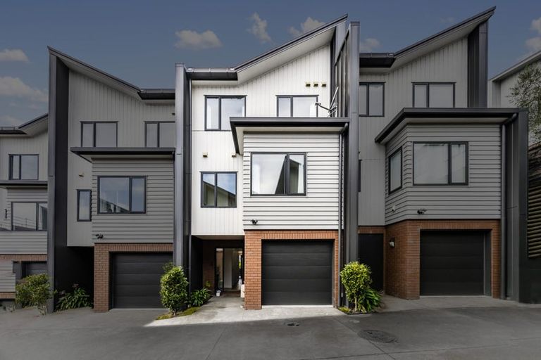 Photo of property in 72 Te Oneroa Way, Long Bay, Auckland, 0630