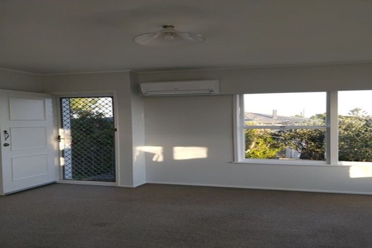 Photo of property in 2/6 Stanley Road, Glenfield, Auckland, 0629