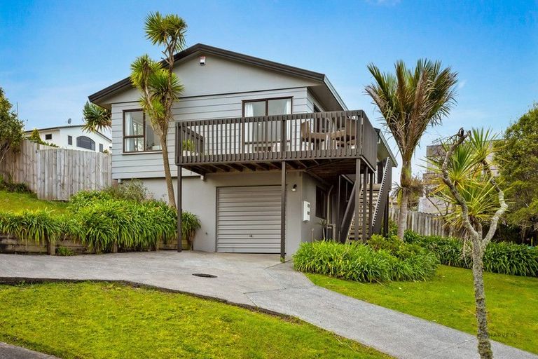 Photo of property in 26 Amery Place, West Harbour, Auckland, 0618