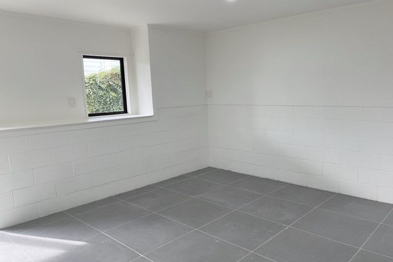 Photo of property in 1/17 Powrie Street, Glenfield, Auckland, 0629