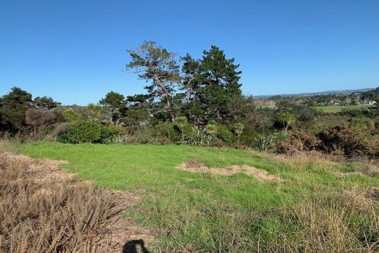 Photo of property in 30 Schopolo Place, Schnapper Rock, Auckland, 0632