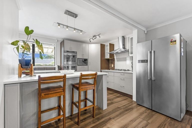 Photo of property in 18 Denver Avenue, Sunnyvale, Auckland, 0612