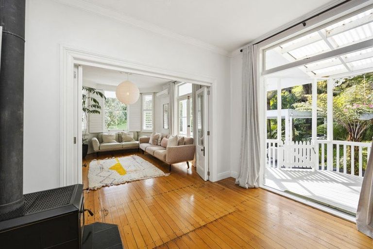 Photo of property in 1-9 Deirdre Place, Titirangi, Auckland, 0604