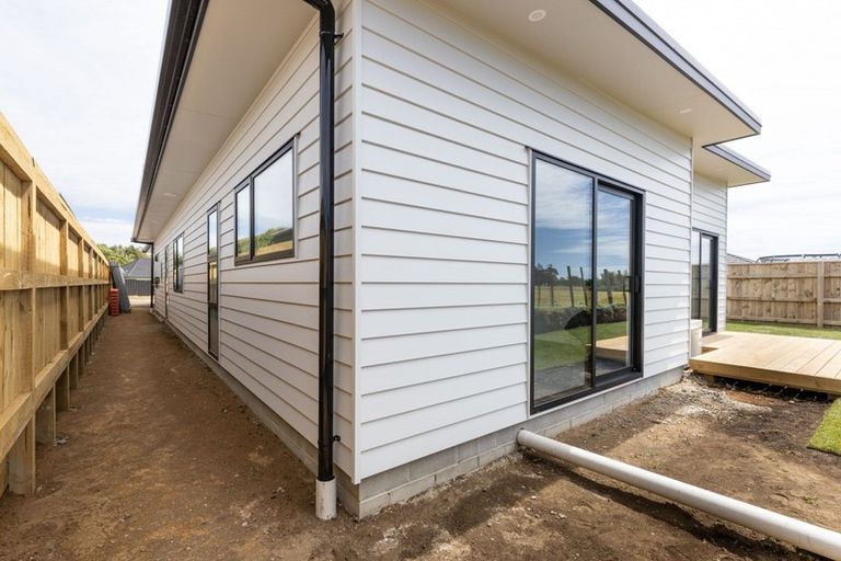 Photo of property in 72 Aratapu Street, Waitara, 4320