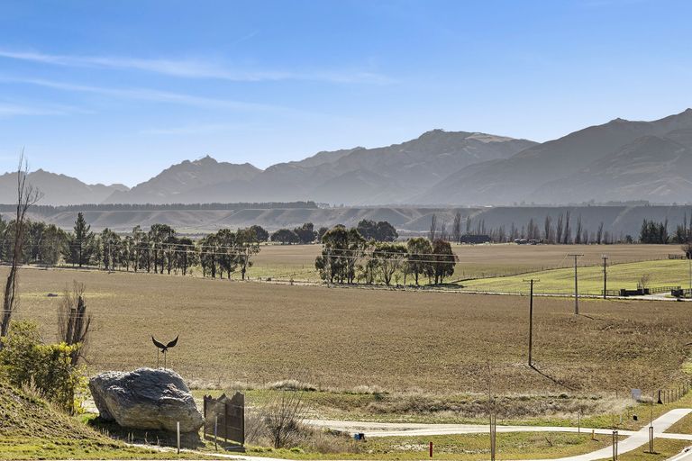 Photo of property in 19 Lake Mckay Drive, Luggate, 9382