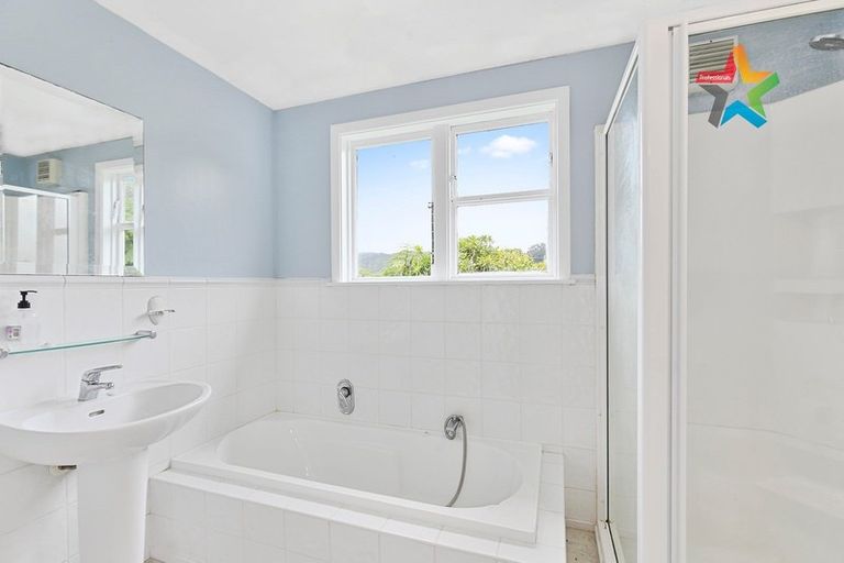 Photo of property in 25 Montgomery Avenue, Karori, Wellington, 6012