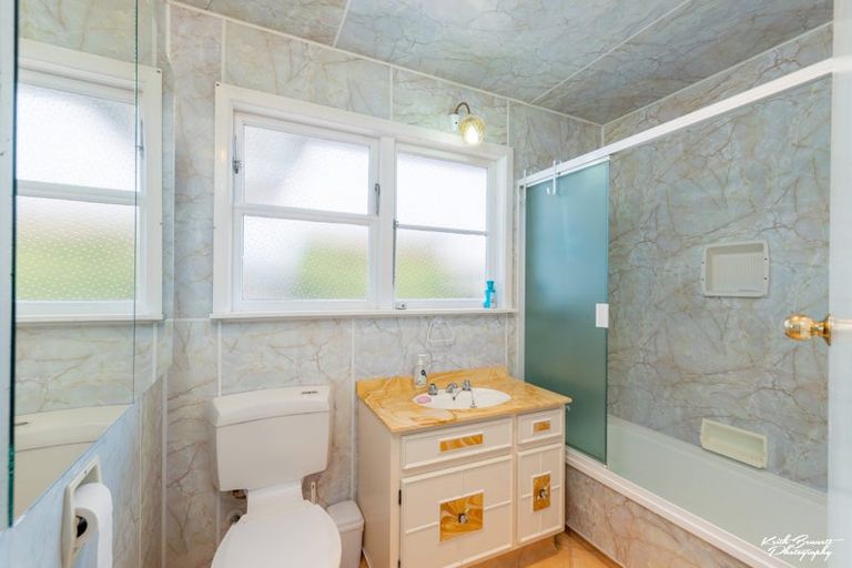 Photo of property in 33 Garden Road, Avalon, Lower Hutt, 5011