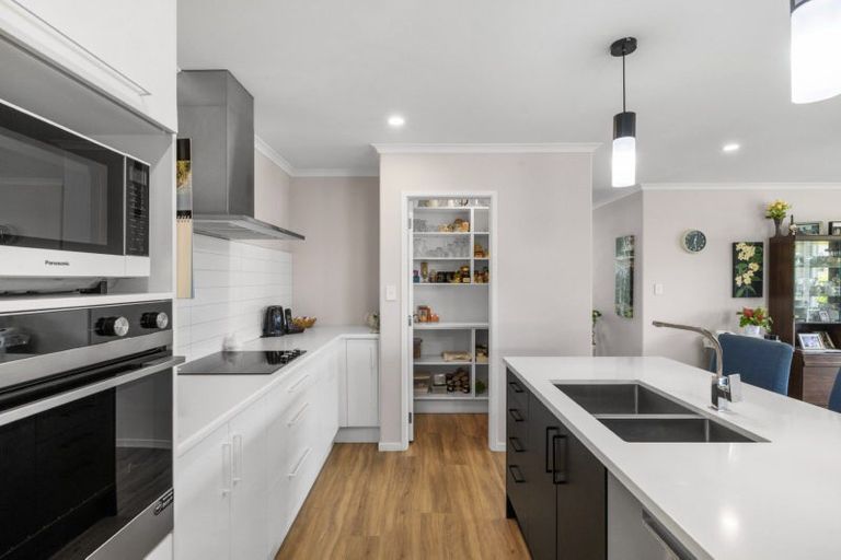 Photo of property in 70 Awataha Crescent, Pyes Pa, Tauranga, 3110