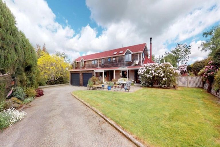 Photo of property in 312 Heatherlea Road East, Levin, 5571