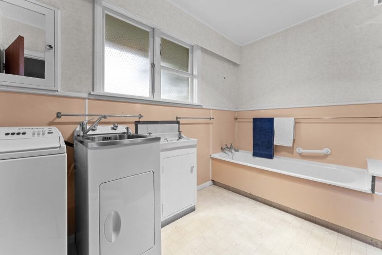 Photo of property in 26 Karaka Crescent, Levin, 5510