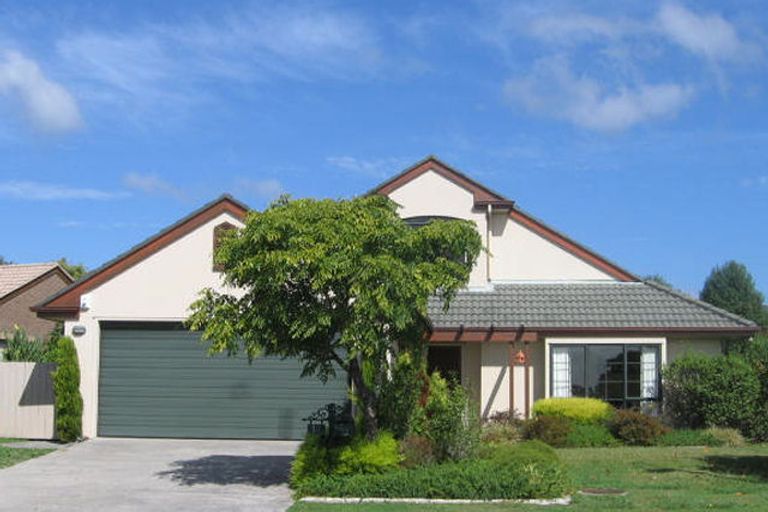 Photo of property in 16 Graven Court, Henderson, Auckland, 0612