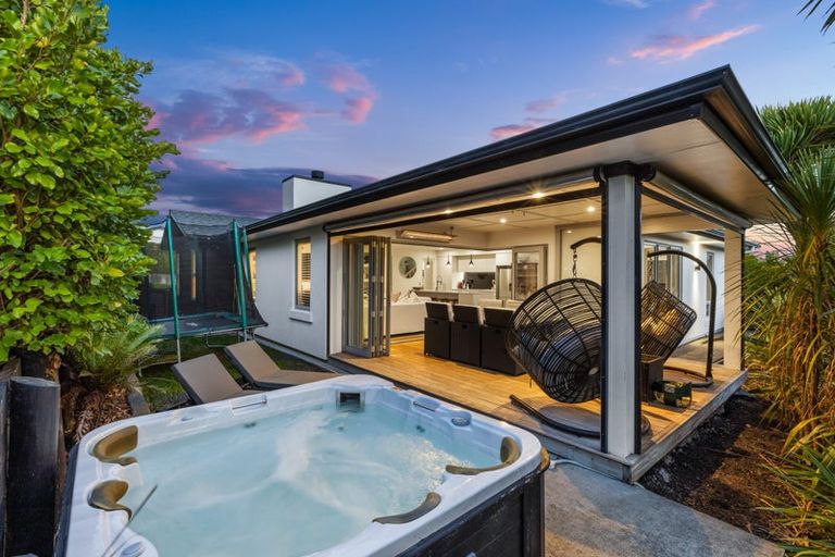 Photo of property in 36 Boocock Crescent, Orewa, 0931