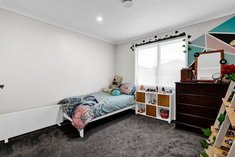 Photo of property in 25b Dolphin Parade, Bell Block, New Plymouth, 4312