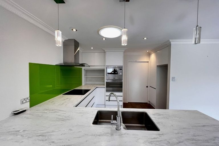 Photo of property in 1/17 Milford Road, Milford, Auckland, 0620